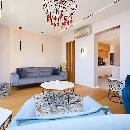 Апартаменты New & Stunning Views In Luxury 5* Divona