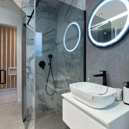 Апартаменты New & Stunning Views In Luxury 5* Divona