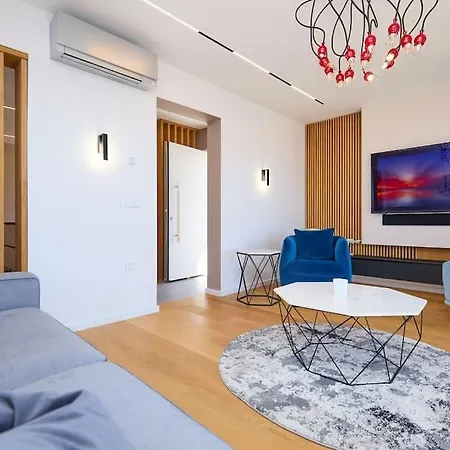 New & Stunning Views In Luxury 5* Divona Apartmán *