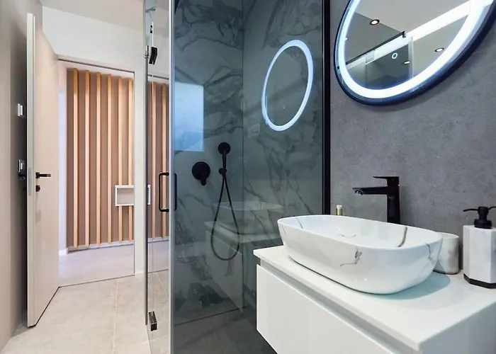 New & Stunning Views In Luxury 5* Divona Lägenhet