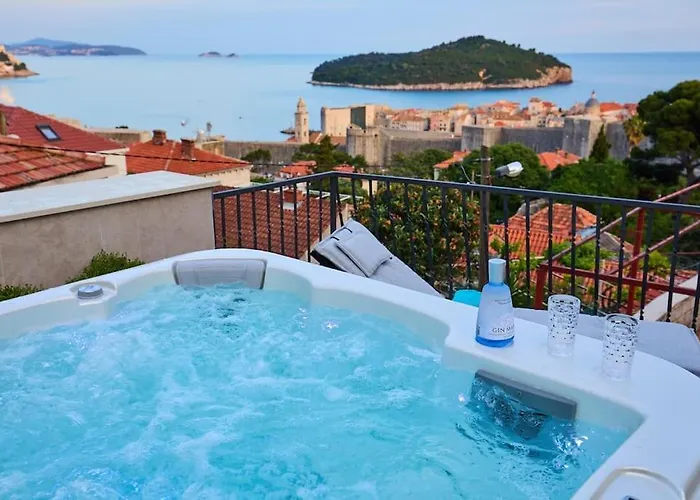 New & Stunning Views In Luxury 5* Divona Appartement *