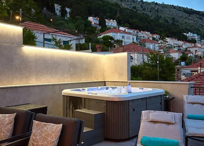 New & Stunning Views In Luxury 5* Divona Lägenhet *