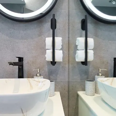 New & Stunning Views In Luxury 5* Divona Apartamento