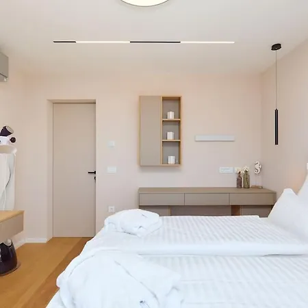 New & Stunning Views In Luxury 5* Divona * 두브로브니크