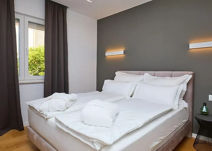 New & Stunning Views In Luxury 5* Divona アパート ドゥブロブニク